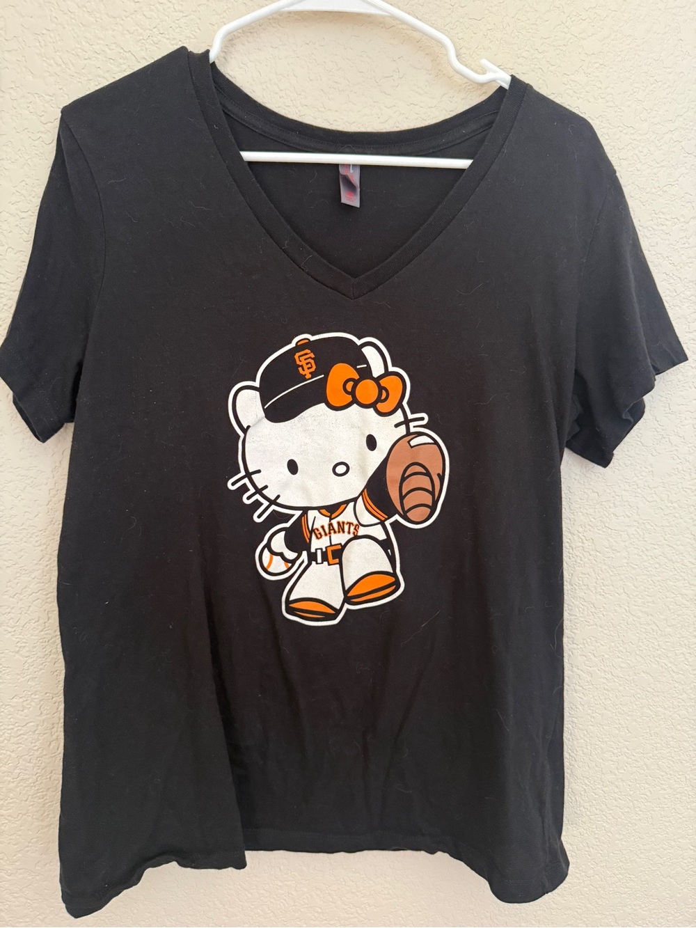 Hello Kitty San Francisco Giants Graphic Tee Fitted Women’s Large